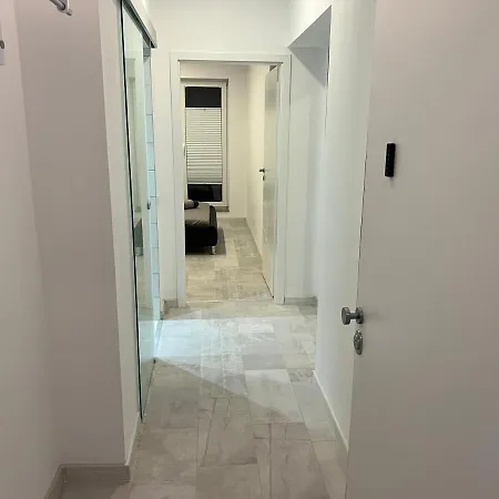 Stunning 3-room Penthouse Lakeview With Terrace Апартаменти