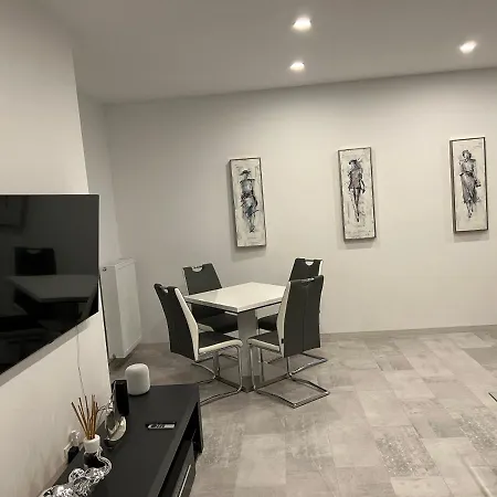 Stunning 3-room Penthouse Lakeview With Terrace Apartmán *