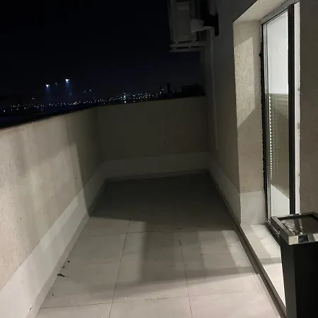 Apartmán Stunning 3-room Penthouse Lakeview With Terrace