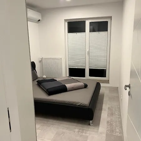 Stunning 3-room Penthouse Lakeview With Terrace