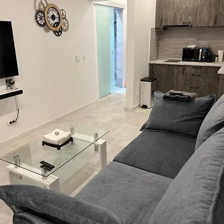 Stunning 3-room Penthouse Lakeview With Terrace Apartmán *