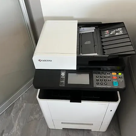 Stunning 3-room Penthouse Lakeview With Terrace アパート