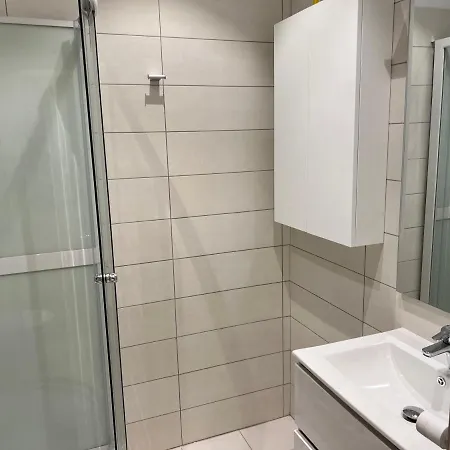 Stunning 3-room Penthouse Lakeview With Terrace