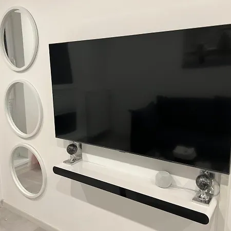 Apartment Stunning 3-room Penthouse Lakeview With Terrace *