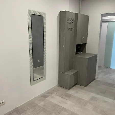 Stunning 3-room Penthouse Lakeview With Terrace *