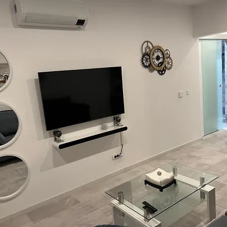 Apartment Stunning 3-room Penthouse Lakeview With Terrace