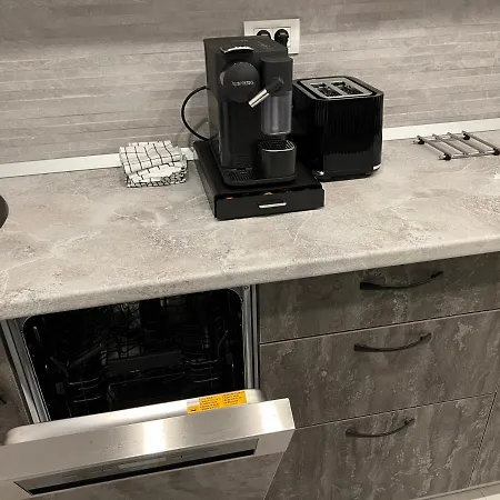 Stunning 3-room Penthouse Lakeview With Terrace Apartmán *