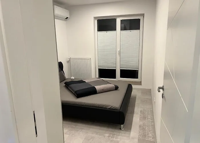 Stunning 3-room Penthouse Lakeview With Terrace