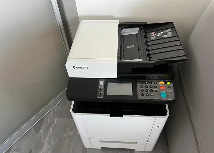 Stunning 3-room Penthouse Lakeview With Terrace شقة