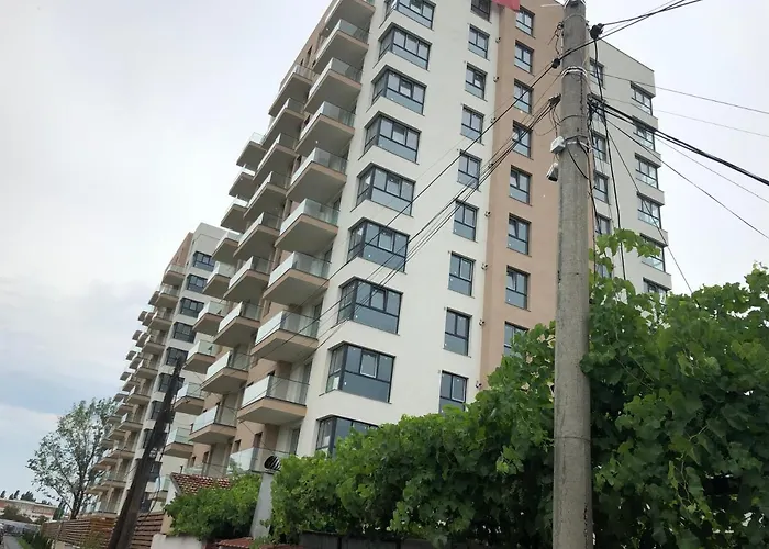 Stunning 3-room Penthouse Lakeview With Terrace شقة