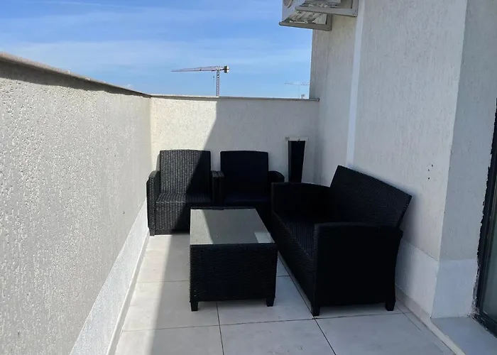 Stunning 3-room Penthouse Lakeview With Terrace شقة بوخارست